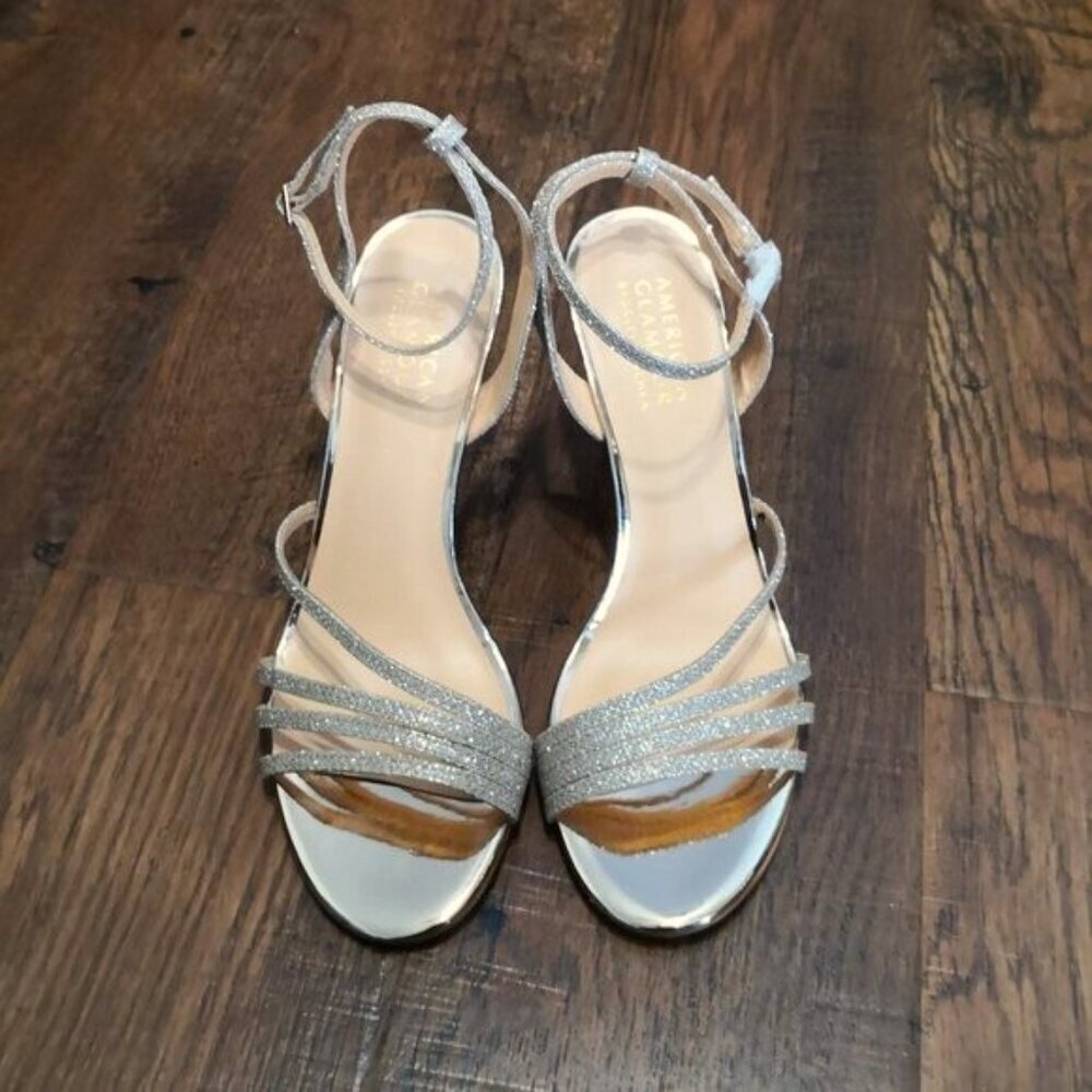 New Badgley Mischka Soft Gold Glitter Strappy Sandals Wedges Size 8